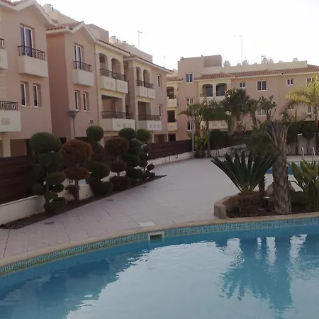 Apartment Majestic Garden 3 *